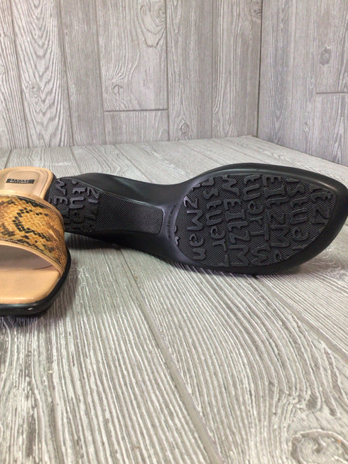 Stuart Weitzman Slides Size 9